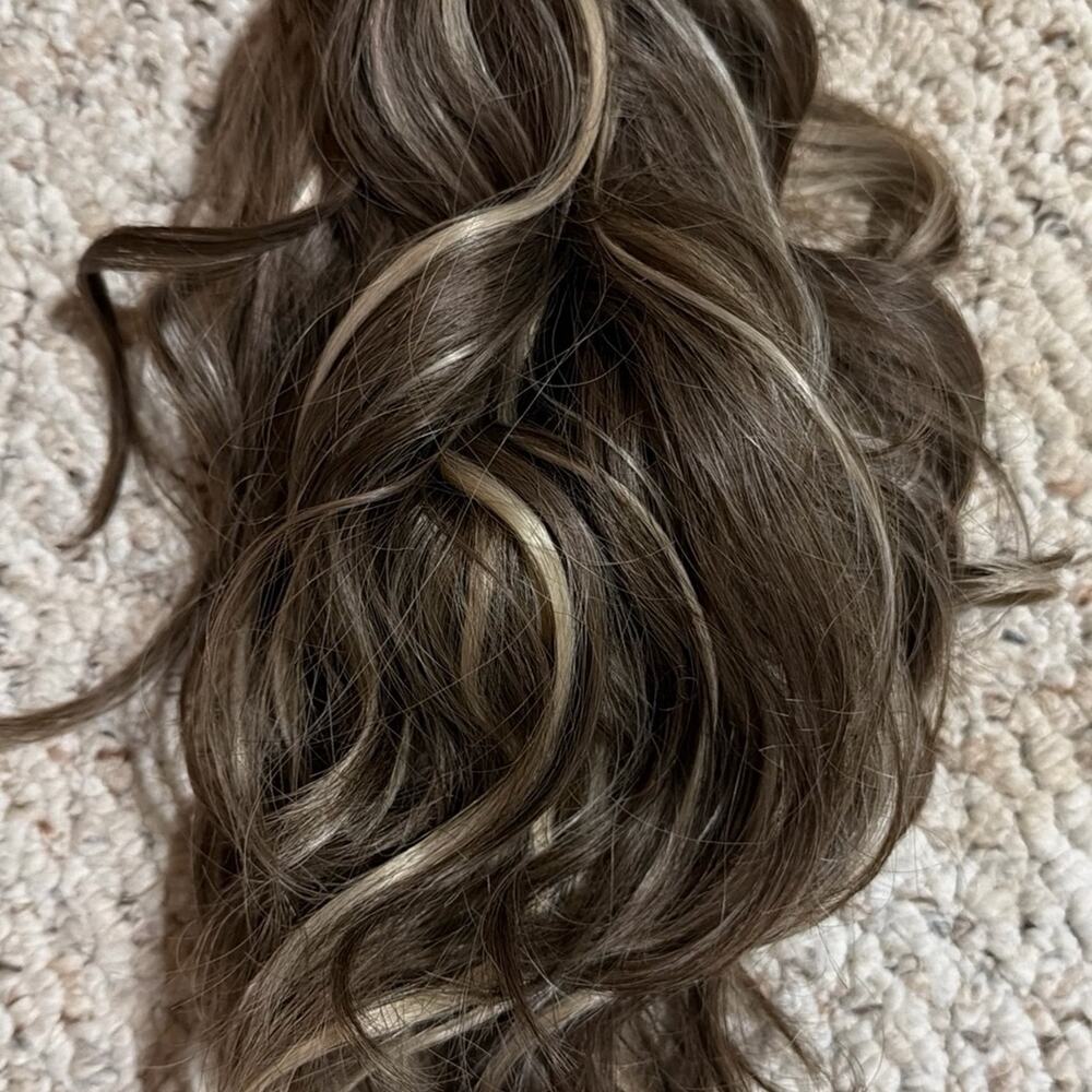 Synthetic claw clip hair extensions light brown and blonde